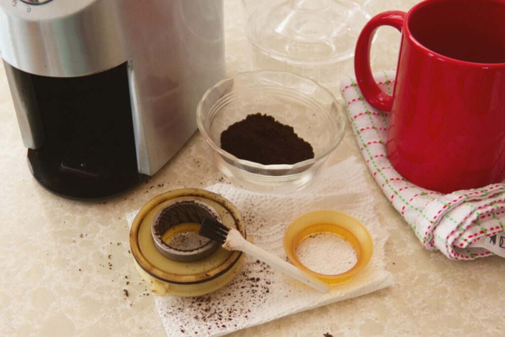 ミルブラシ以外でもコーヒーミルを掃除することは可能！グラインズが楽！