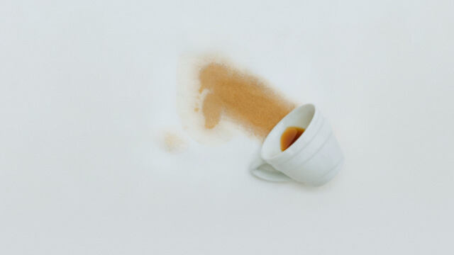コーヒーの染みは付着直後なら簡単に落とせる！